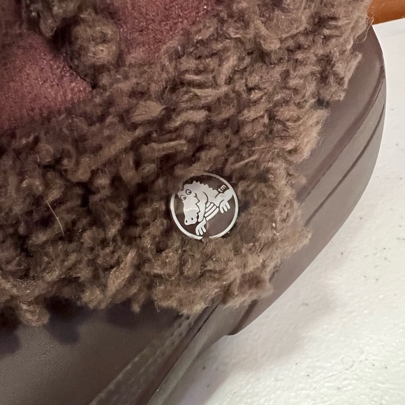 CROCS Chocolate Sherpa Lined Boots - Picture 6 of 12